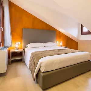 charming-house-corte-del-teatro.hotelslidodijesolo.com/